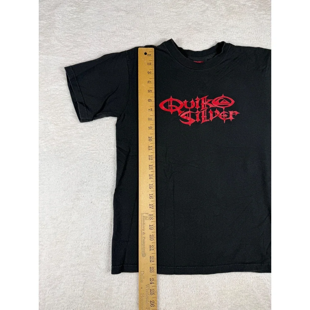 Quiksilver T-Shirt Boys Medium Black Red adult s Metal Logo Skate Surf Tee‎ y2k